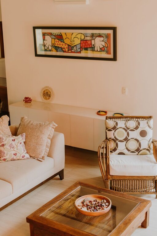 How to Create a Cozy and Inviting Living Room on a Budget